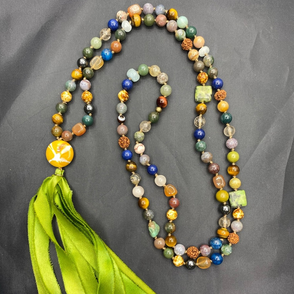Show stopper
Knotted on cord. Semi pre stones. 
Beautiful Mala.
